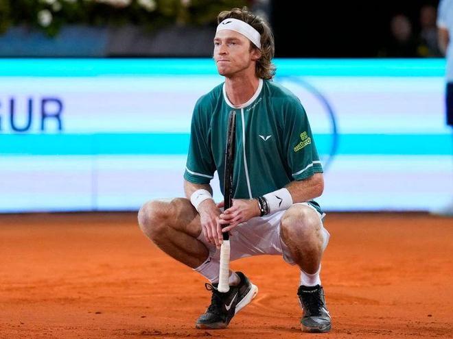 不仅在于他 不仅在于他