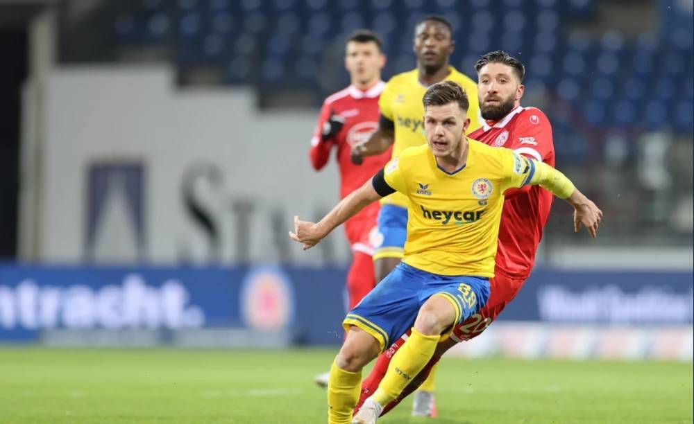 对俱乐部的 对俱乐部的